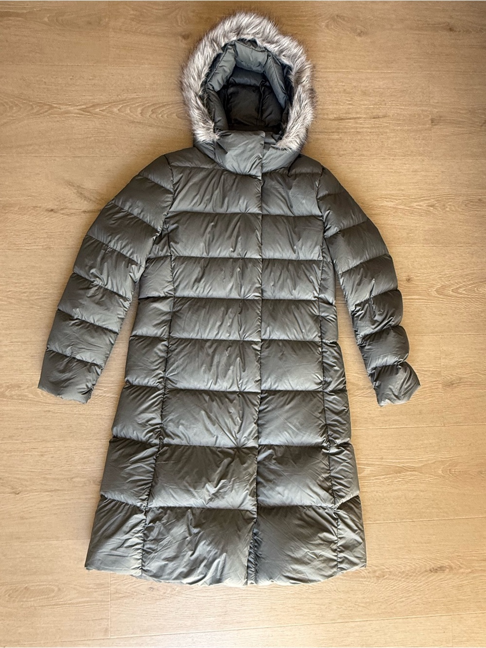 Uniqlo Women’s Long Down Puffer Coat Faux Fur Hood Gray